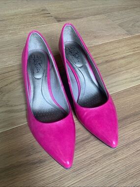 Life Stride Women's Hot Pink Pointed-Toe Heels
